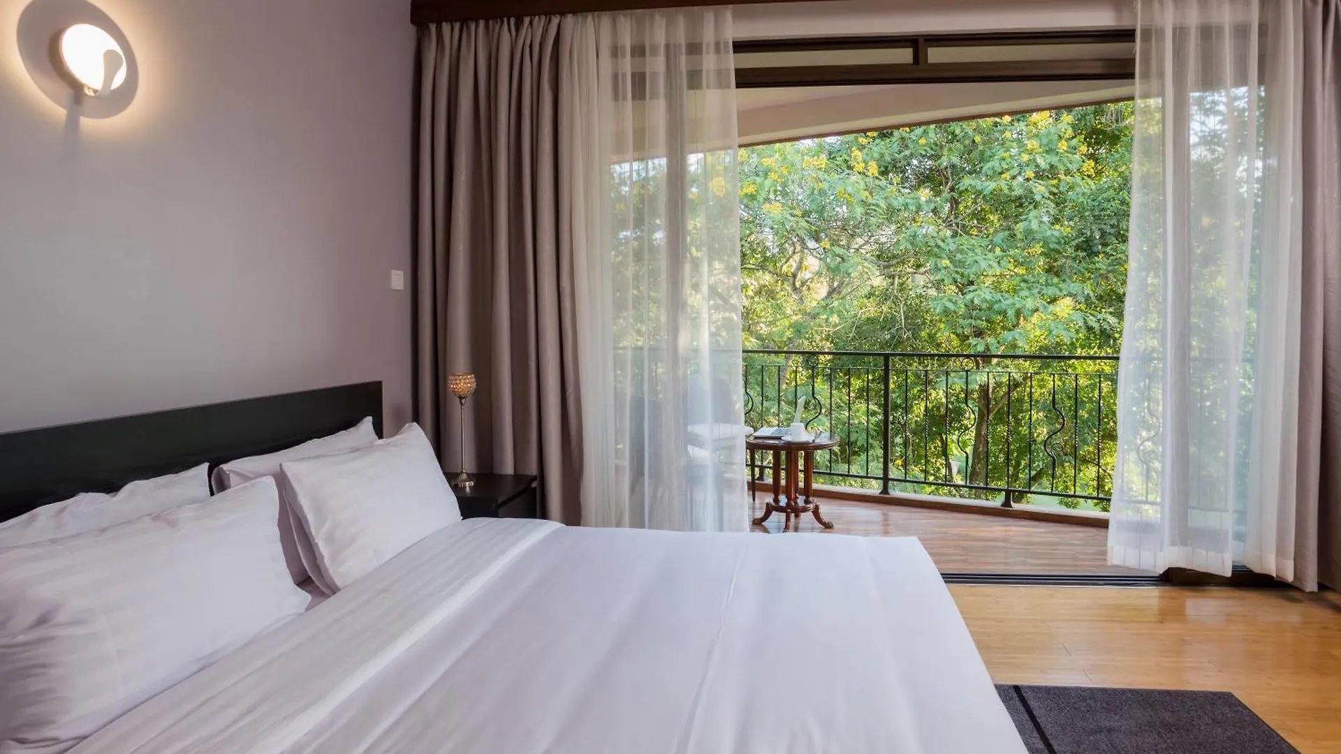 Acacia Green Service Apartments 캄팔라