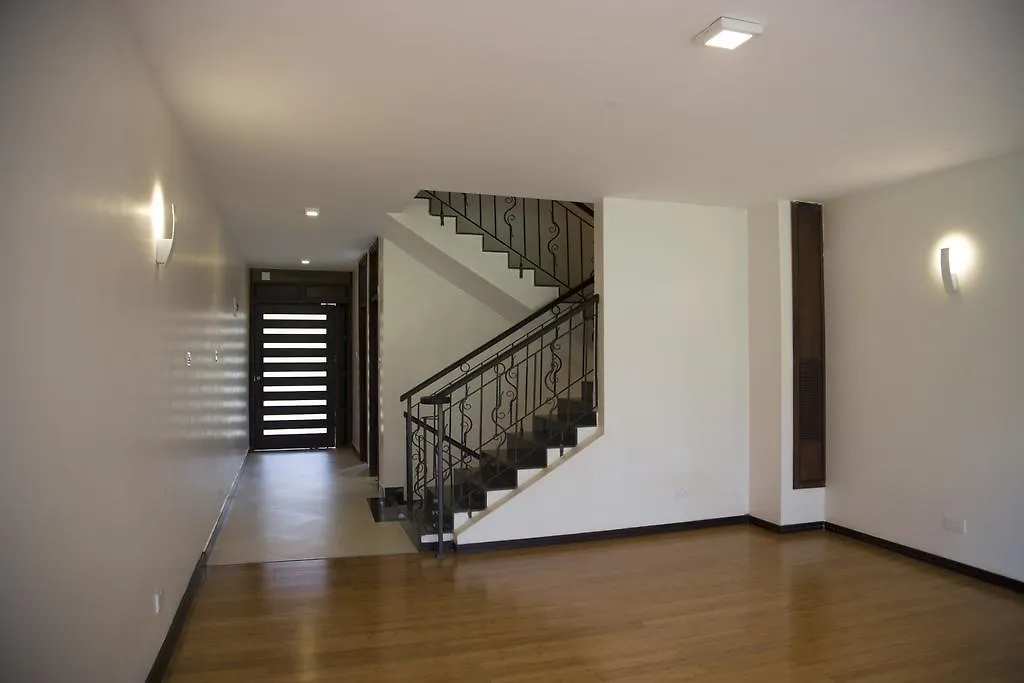 Acacia Green Service Apartments 캄팔라